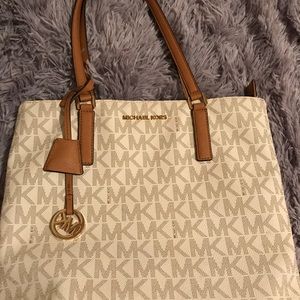 Micheal Kors Purse